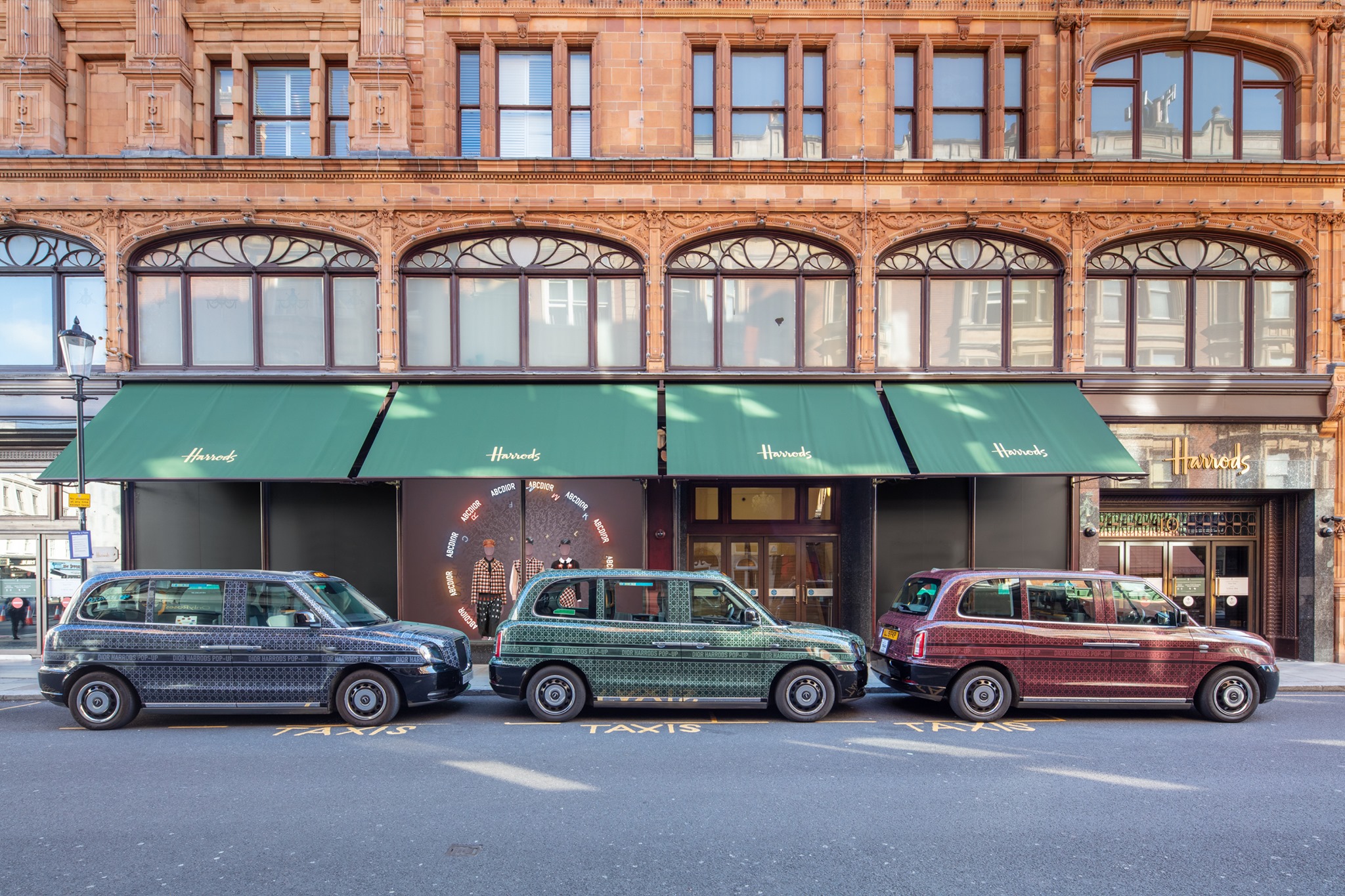 Dior Pop-Up Harrods debuts personalisation service for Book Tote